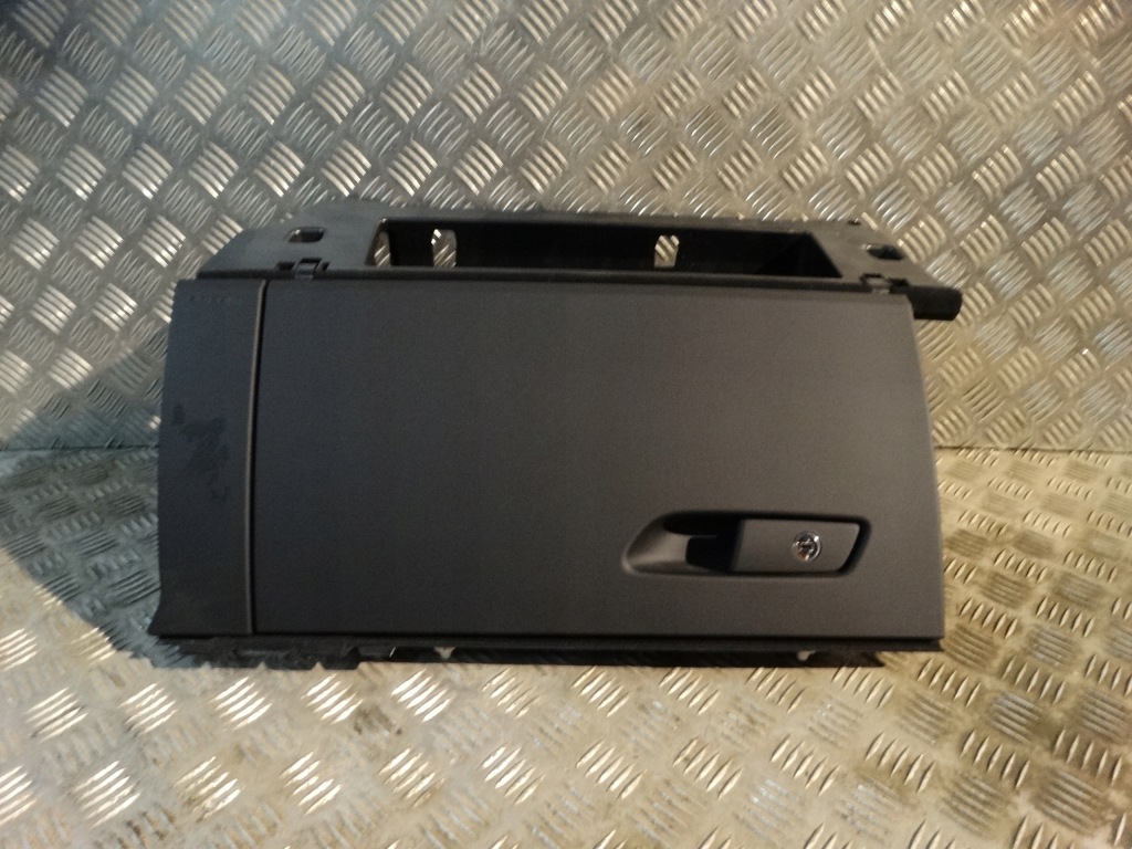 фото №1, Idealny бардачок пассажира audi e-tron gt 1