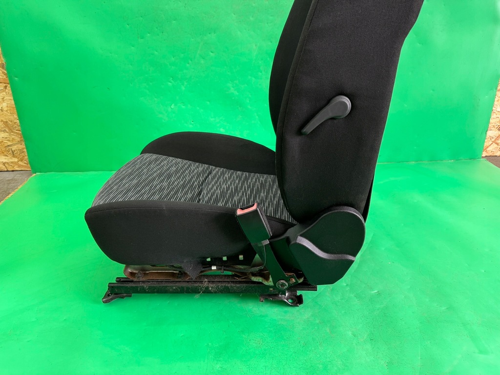 фото №15, Сиденье пассажира правый передний po czyszczeniu kia ceed i 1 06- 5 дверь europa