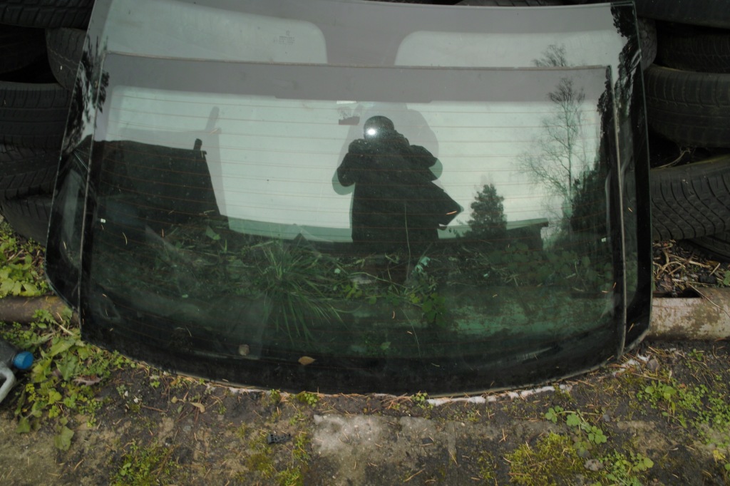 фото №1, Peugeot 406 sedan. стекло задняя