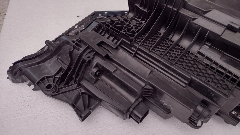 Audi q8 4m8 фара передня перед ліва matrix led америка 4m8941035b в Україні