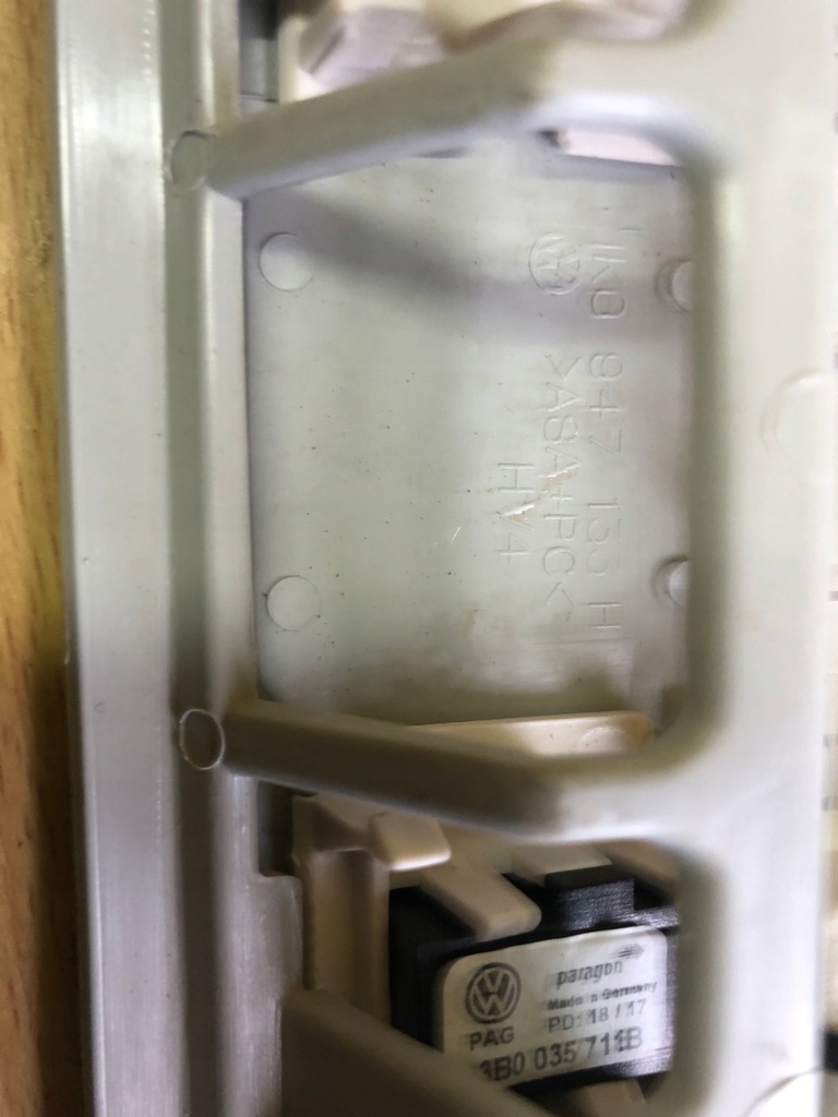 фото №7, Seat leon iii лампа потолочный освещение кабины 1k0947133h