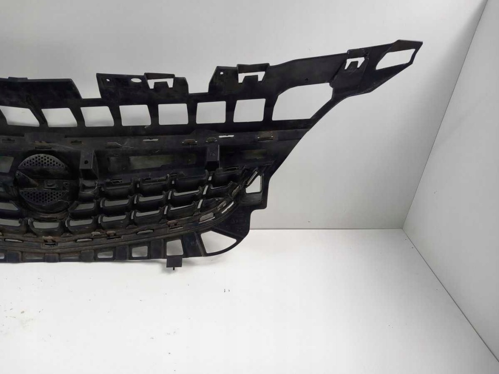 Opel astra j решётка радиатора решётка радиатора 13266577 в Украине
