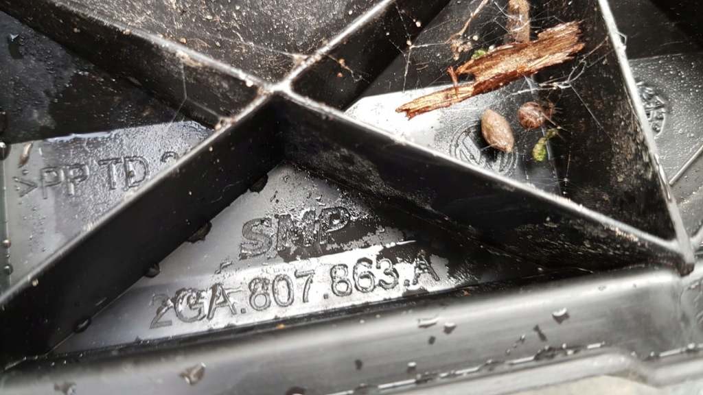 фото №3, Volkswagen оригинальный номер 2ga807863a направляющая кронштейн бампера