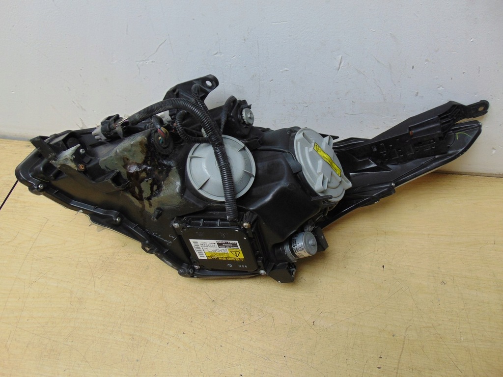 фото №7, Лампа правая перед ксенон toyota avensis t27 koito