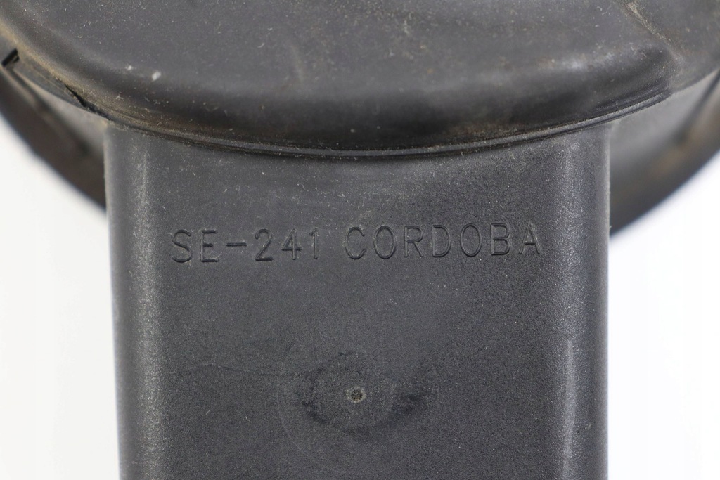 фото №8, Seat cordoba ii 2 6l крышка заливной топлива заливная горловина sedan 6l5809905c