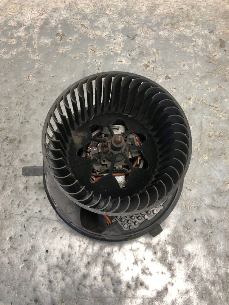 фото №1, Воздуходувка вентилятор audi q3 3c0907521f