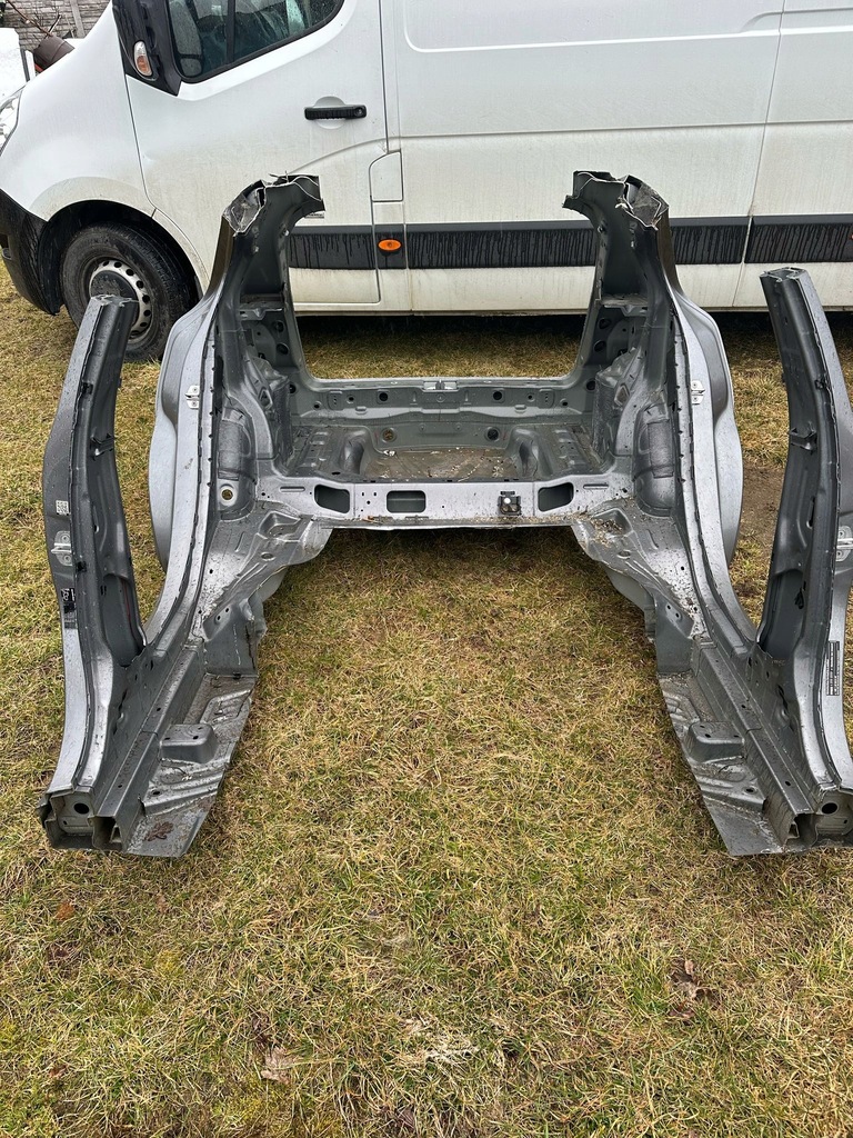 фото №1, Четверть крыло левый правый задняя pas поддон mercedes x156 w156 gla 2013-