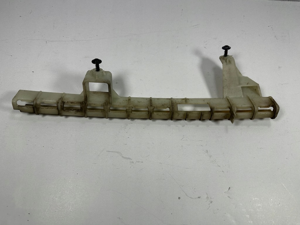 фото №1, Q5 8r напрямна скло двері лівий задня 8r0839067