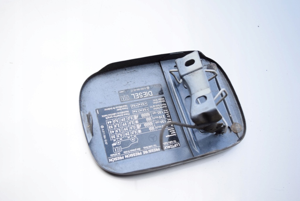 фото №2, Mercedes w211 кришка заливної пального kombi 368