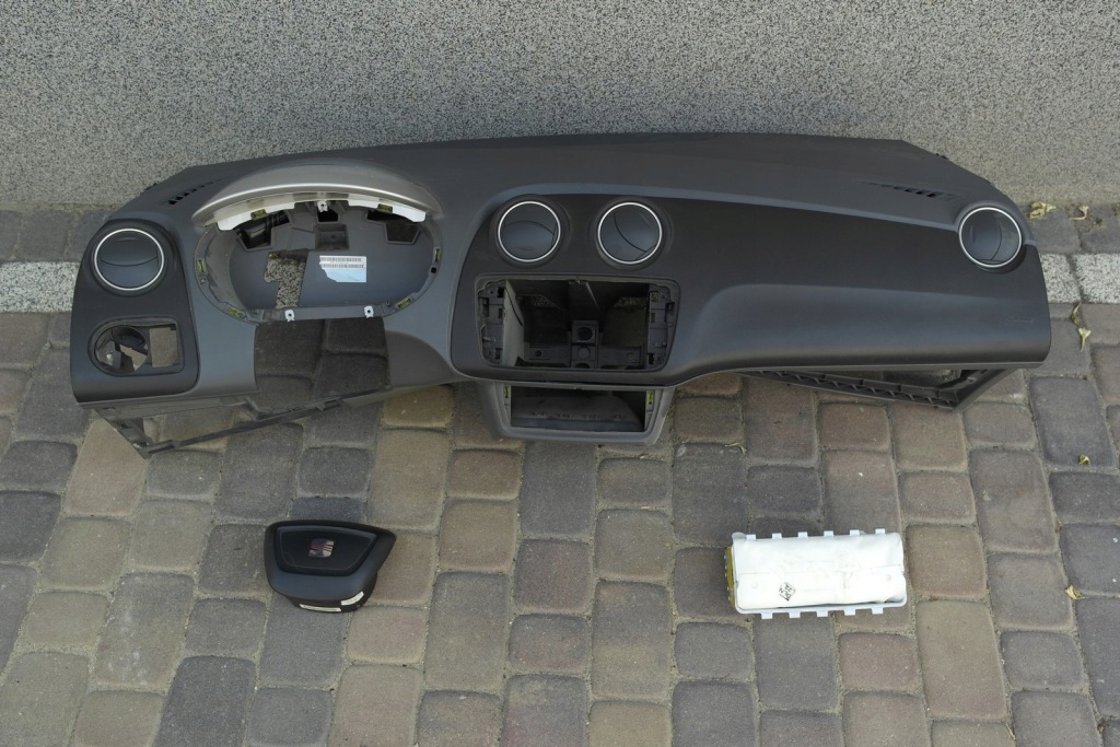 фото №1, Seat ibiza 6j приборная панель приборная панель подушка безопасности консоль pulpit pas ремни полка