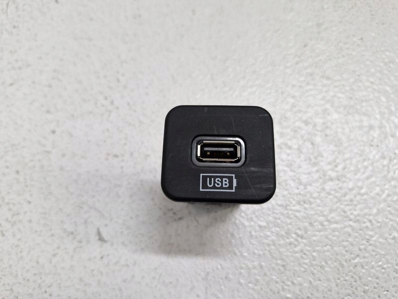 фото №1, Fiat 500x lift роз'єм port usb задня 735722609