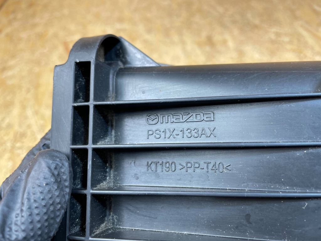 Купити Корпус фільтра повітря витратомір mazda cx-3 cx3 ps1x-133ax 2015-