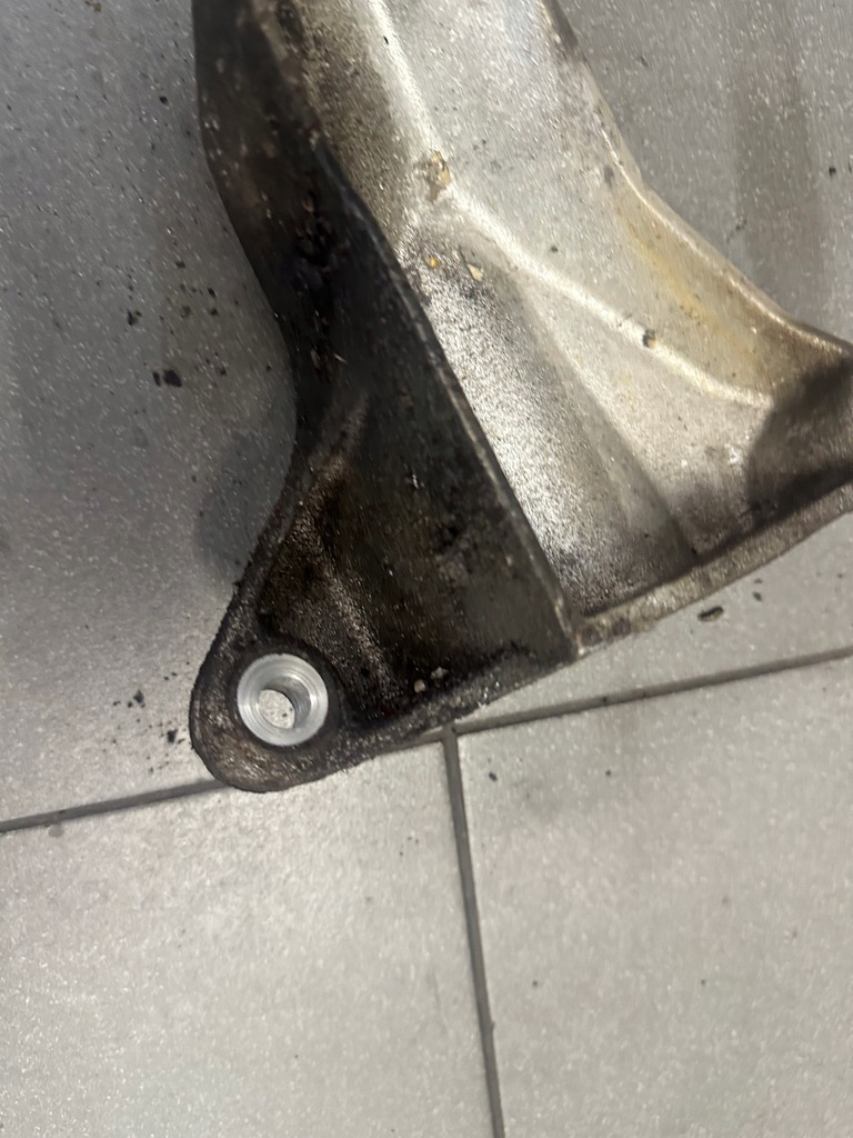 фото №7, Кронштейн опора коробки правая audi a8 d2 2.8 apr 4d0399114aa