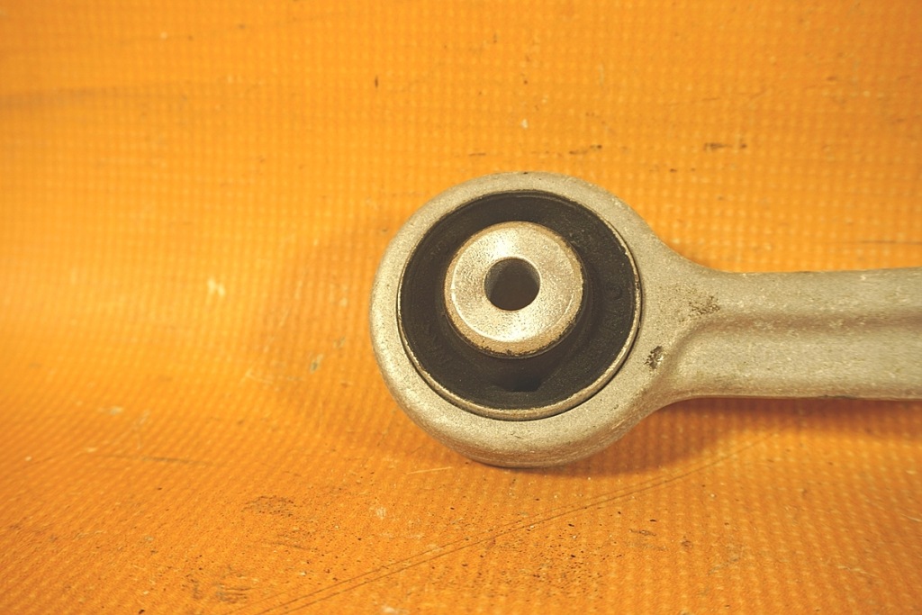 Audi q5 8r рестайлинг  47km рычаг перед верхний правый  8k0407510n Цена