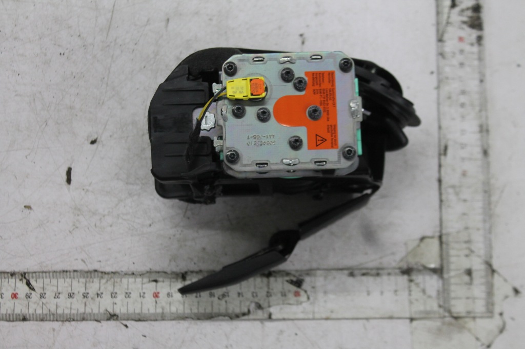 Купити Ремінь натягувач правий перед audi a6 c7 11-18