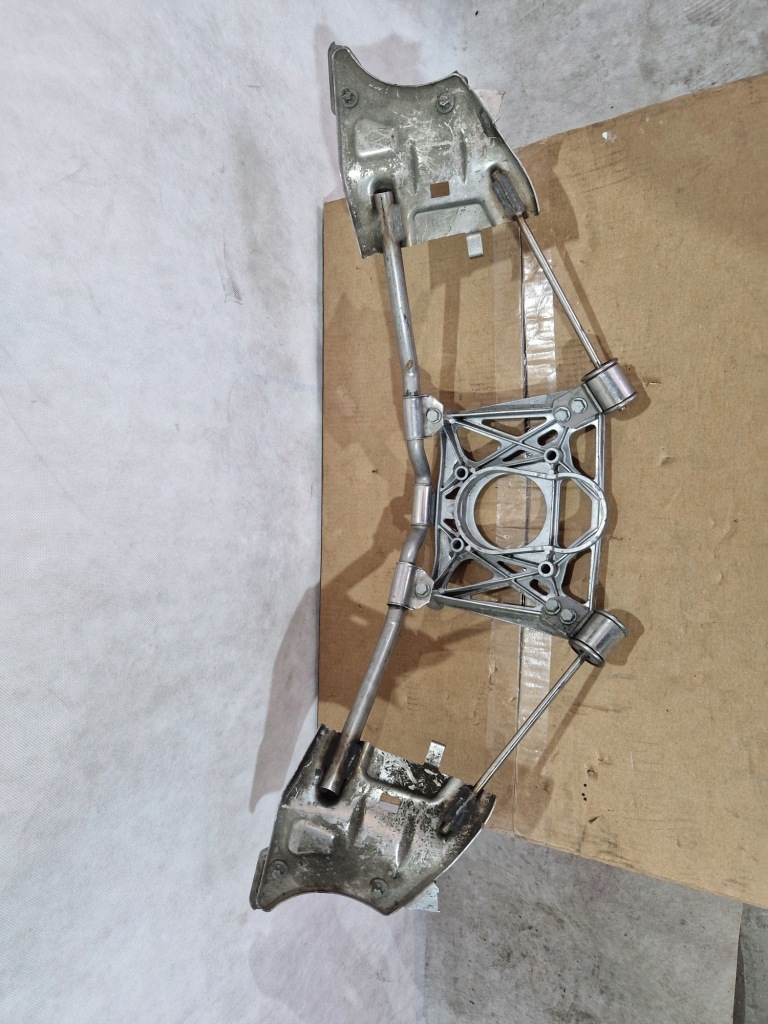Кронштейн katalizatorów porsche cayman 981 в Україні