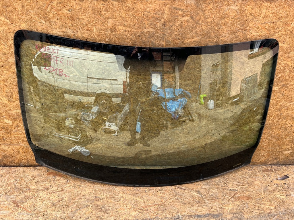 фото №1, Стекло лобовое передняя master iii