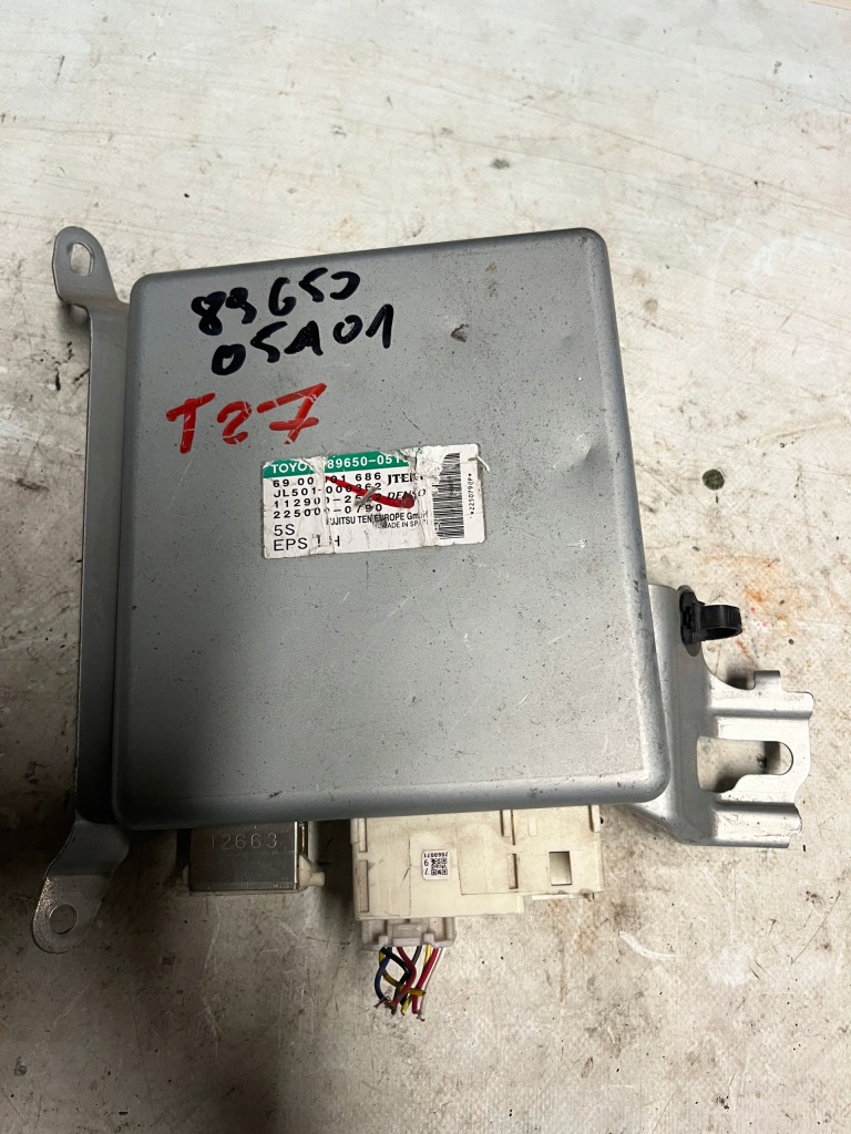 Купить Toyota auris chr hybrid модуль аккумулятора 89981-f4040