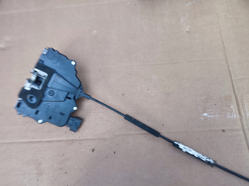 Замок двері правий перед передній opel 13258279 Зі Шроту