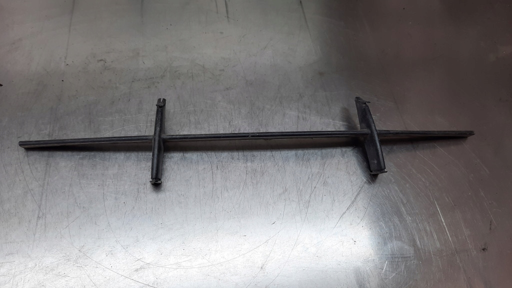 фото №1, Решётка бампера перед volvo s60 09484081