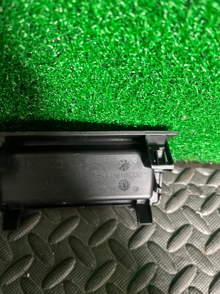 Захист бардачка підлокітник alfa giulia quadrifoglio 156109330 Зі Шроту