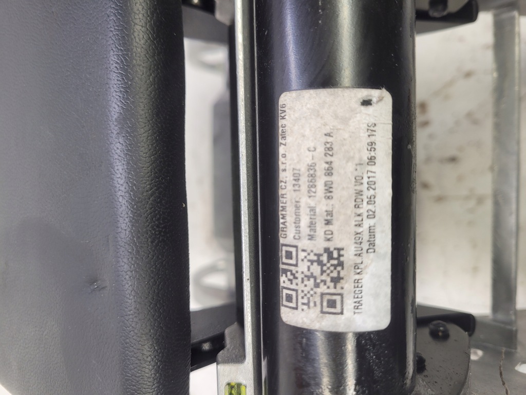 фото №9, Подлокотник перед audi a4 b9 8w0864283a кожа