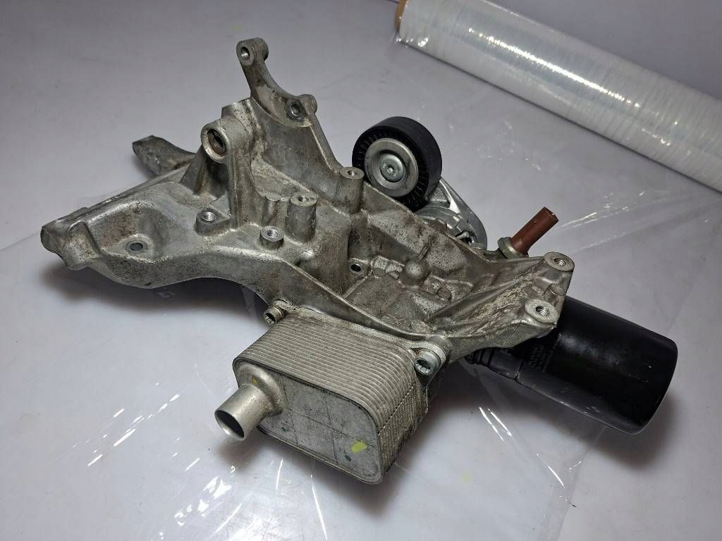 фото №14, Audi q5 sq5 кронштейн / кронштейн основание фильтра масла 06h903143e