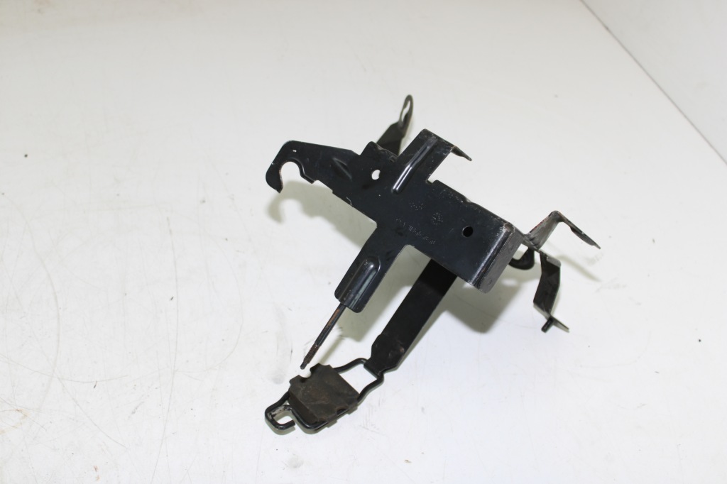 Mercedes w211 кронштейн аккумулятор a2115454840 в Украине