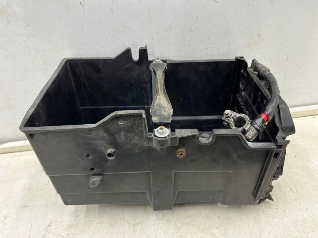 Основа акумулятор ford c-max mk2 focus mk3 kuga mk2 12-19r. корпус в Україні