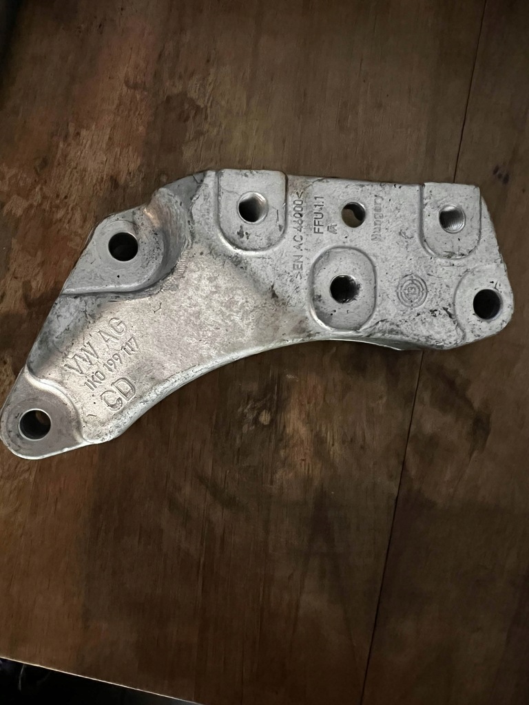 фото №1, Кронштейн vw