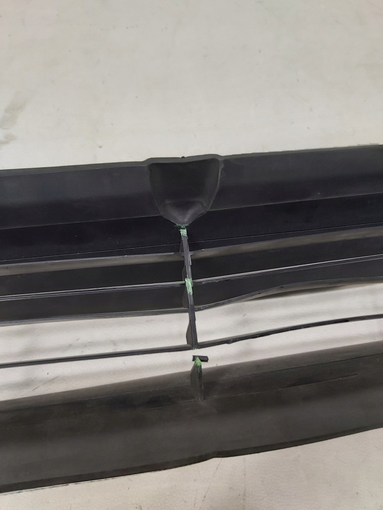 Решётка средняя tesla model x 1047740-00-e Оригинал