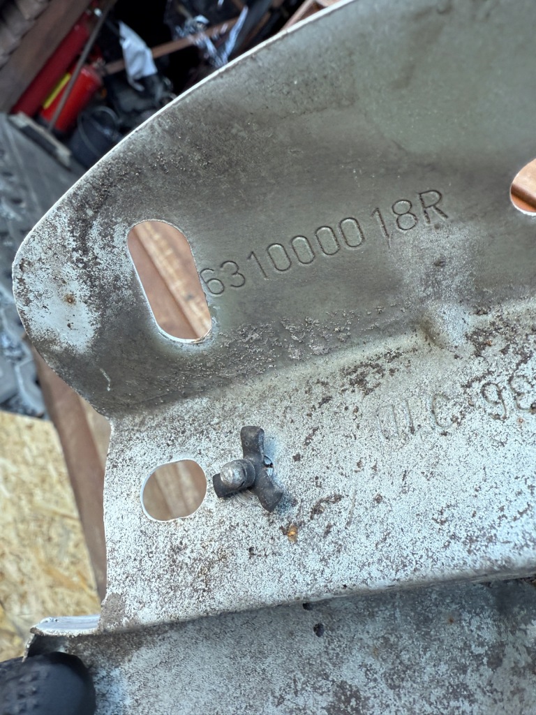 Крило передній правий renault master 3 фургон fv 631000018r Недорого