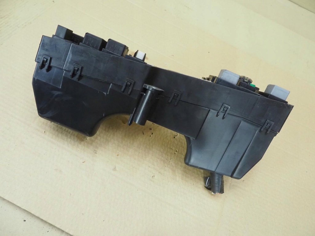Купить Коробка предохранителей jag xf x250 8x2t-14290-kd
