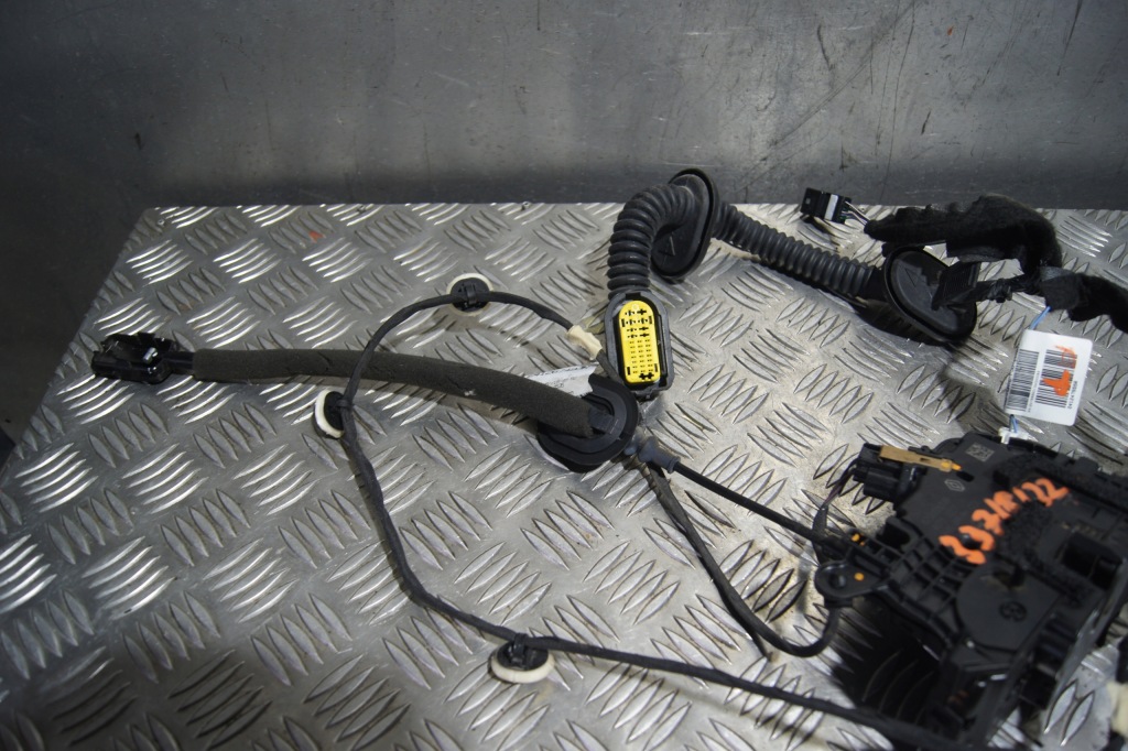 Электропроводка дверь замок дверь правый задний  twingo iii Цена