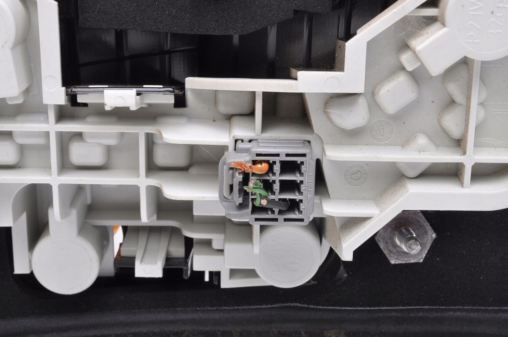 фото №14, Volvo v50 лампа ліва задня лівий задня lift kombi 30744543