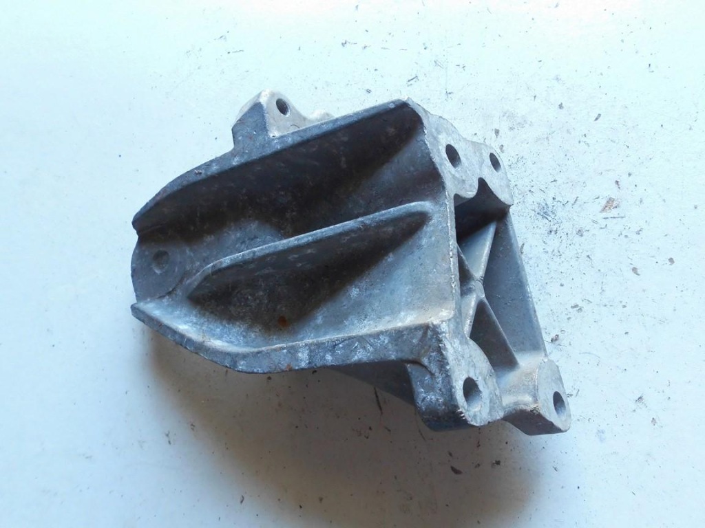 фото №2, Кронштейн двигуна lexus is 2.2 d