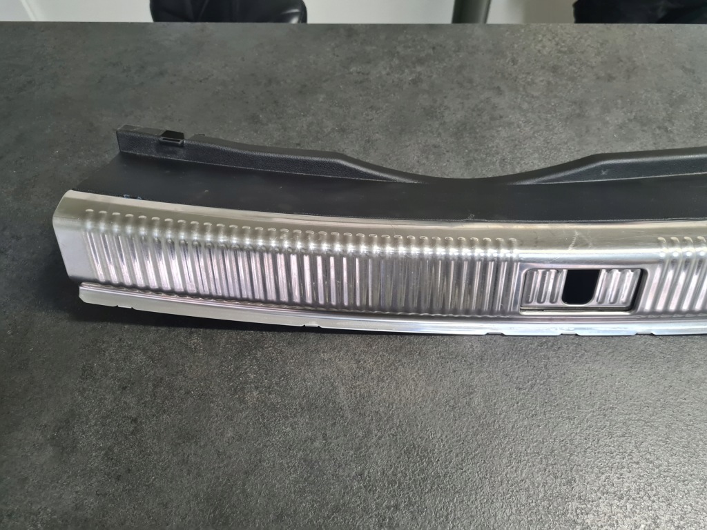 Купить Накладка накладка поперечина багажника audi a7 4g8863471