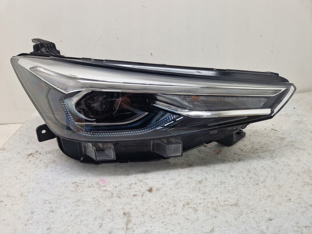 фото №1, Mg mg5 ev лампа перед права передня led 100-40152 10796250