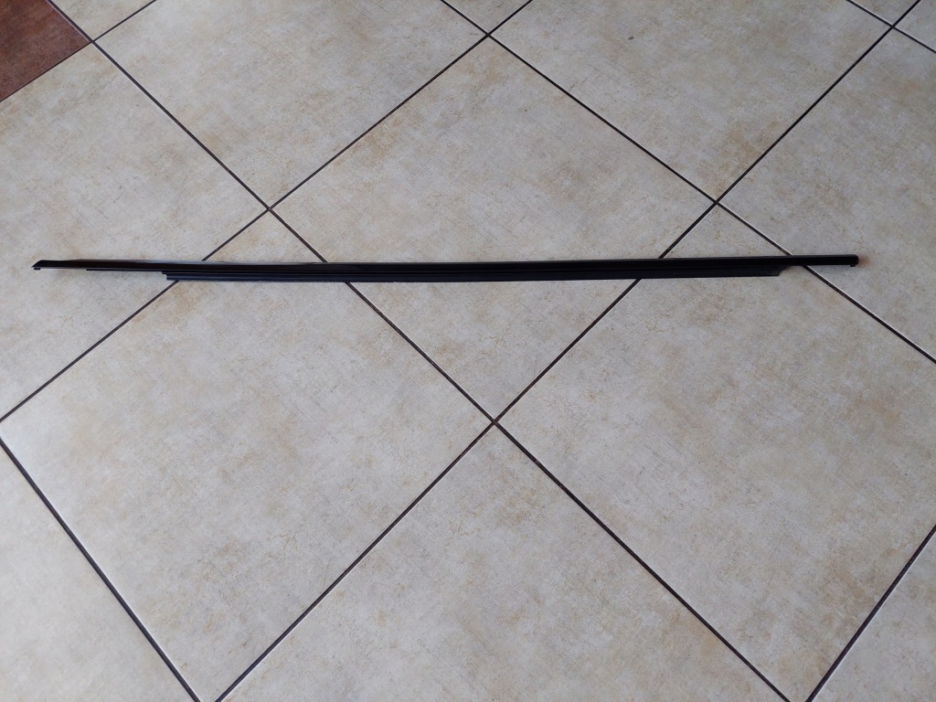 фото №1, Молдинг ущільнювач - лівий перед - audi a6 c8 - 4k0