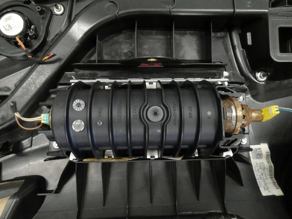 фото №6, Audi a4 b8 2009 консоль приборная панель приборная ремни перед подушка безопасности