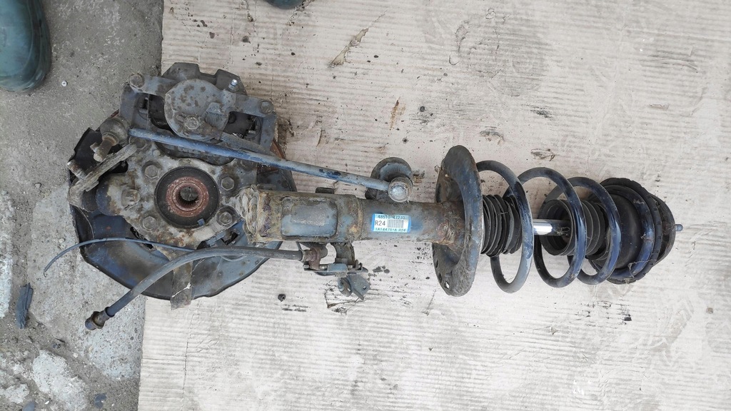 фото №5, Амортизационная стойка поворотный кулак правый prius plus 48510-47270