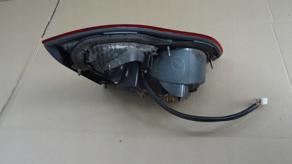 фото №5, Toyota avensis verso t22 лампа крышки правый задняя