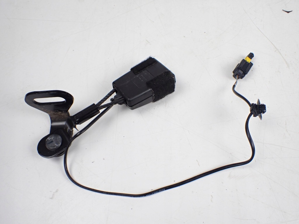 фото №1, Клипса замок поперечина безопасности peugeot 5008 i europa 9681982580