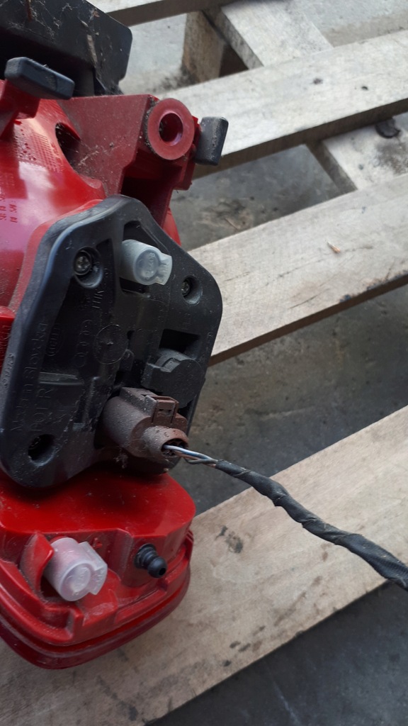 фото №7, A4 b8 s4 лампа led правая правый задняя w крыло sedan led