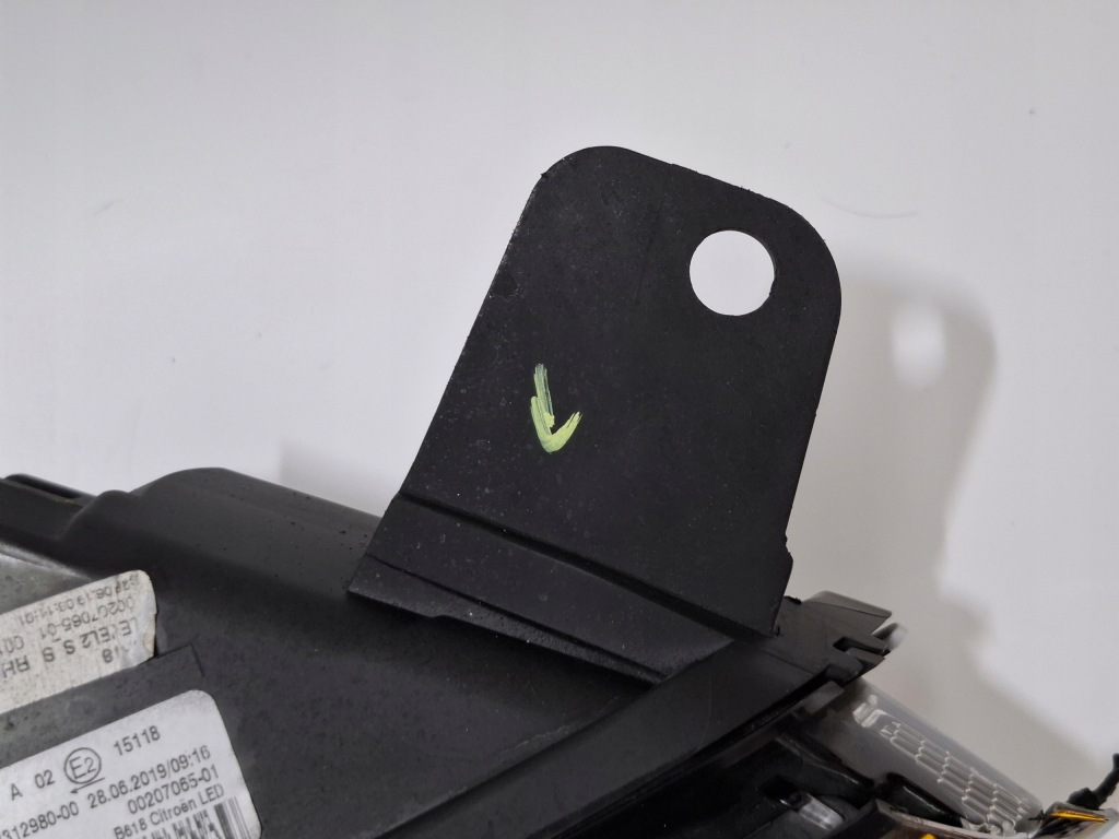 Фара правий перед led drl citroen c3 3 рестайлінг  2020-- #7802 Зі Шроту