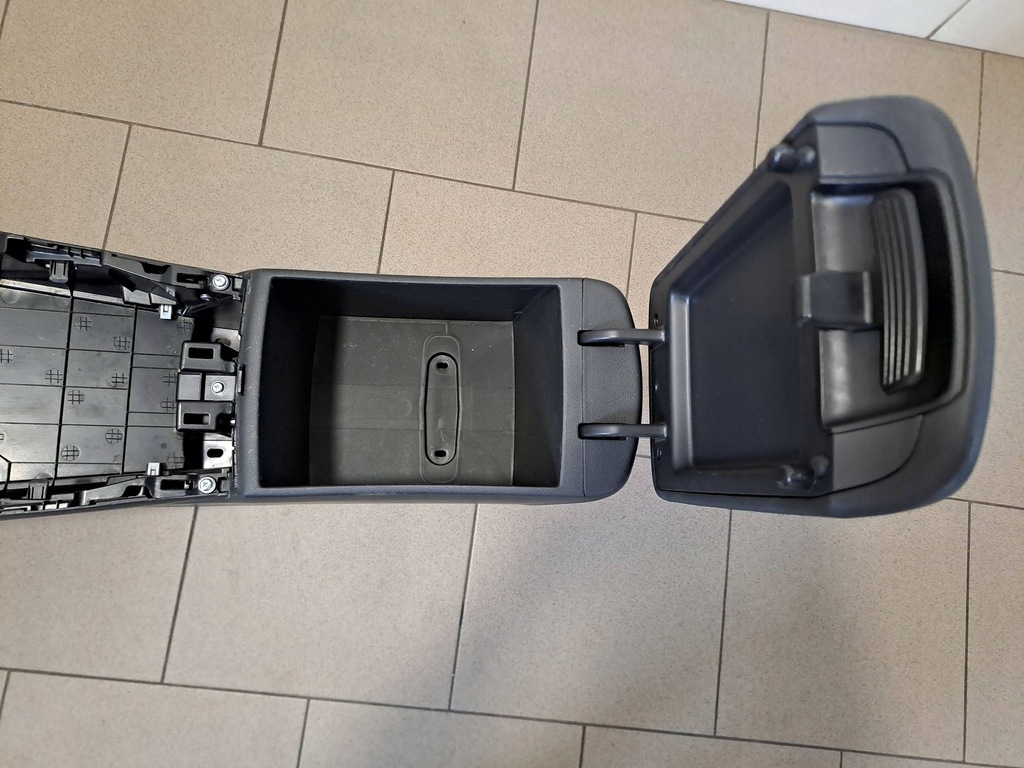 фото №5, Hyundai kona i 17-23r туннель средний подлокотник 84620-k4510