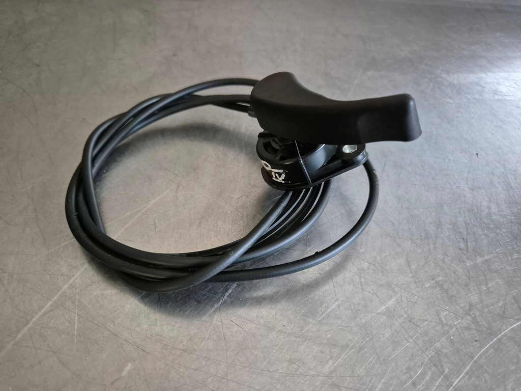 фото №1, Renault clio iv kombi трос открывания капот ручка kpl dv6de5ib5