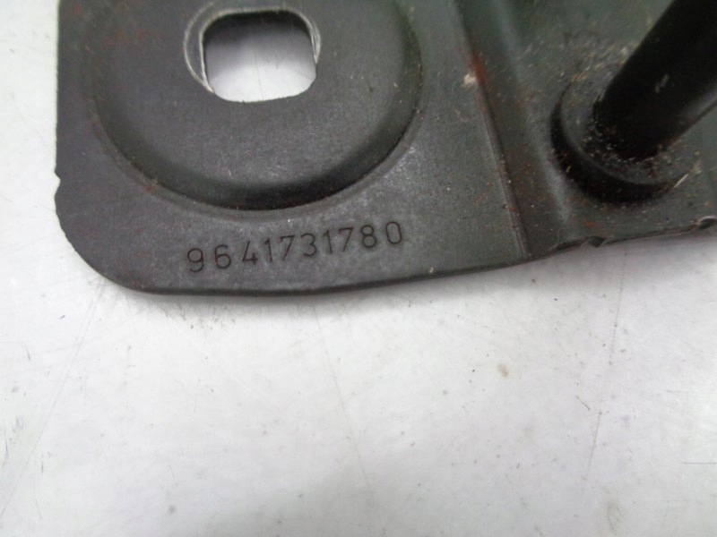 фото №2, Citroen c2 засувка кришки багажника