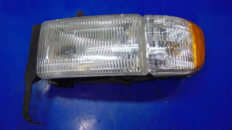 фото №1, Лампа правый перед dodge ram 1500 5.2 5.9 v8 бензин 94-03 rok