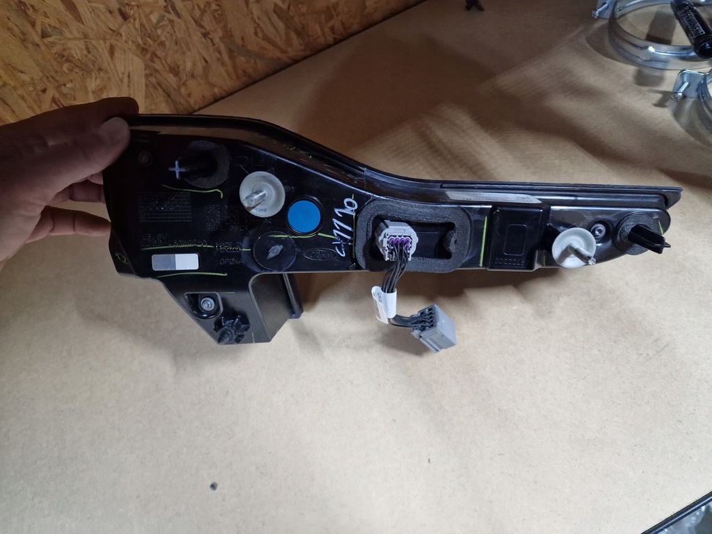 фото №9, Ford mustang mach-e lj8b-13a602-ae лампа правий задня